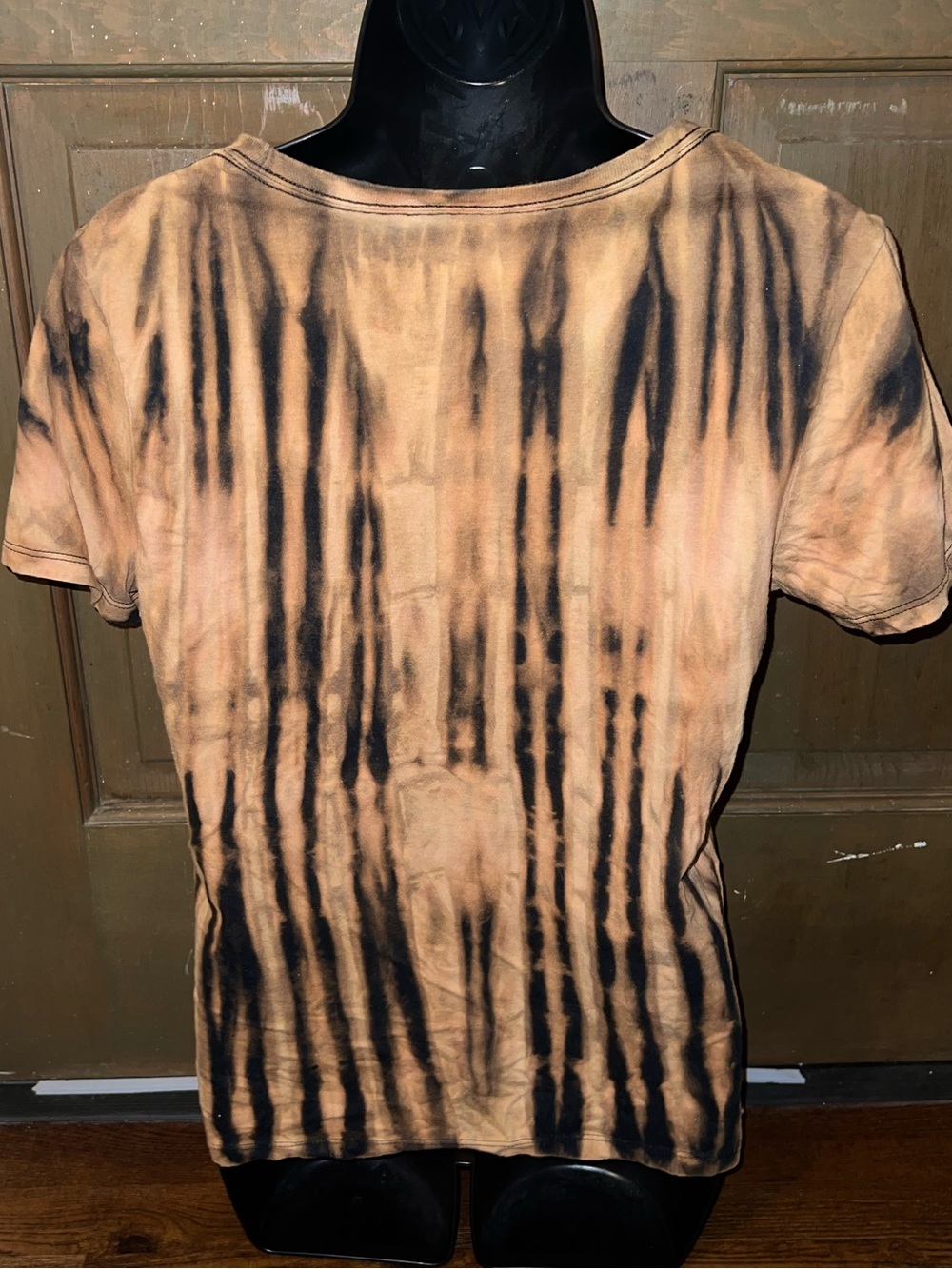 Black Cat Anime Japanese Ramen Noodle Tan Tie Dye Short Sleeve Shirt Size M - Picture 2 of 7